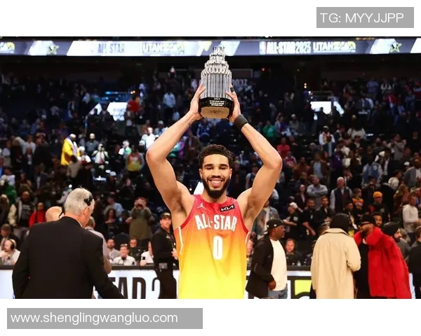 扎克拉文:从天赋新星到NBA全明星的成长之路与未来展望