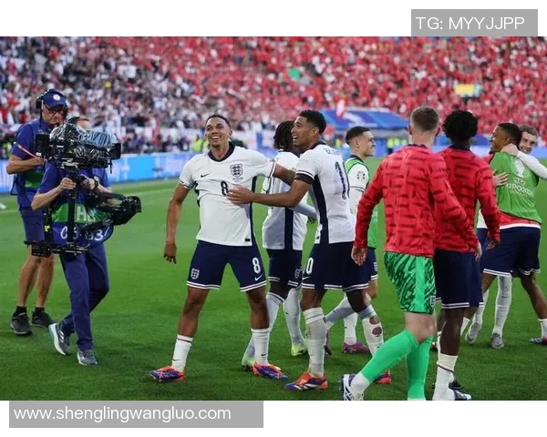 皇马与罗马首发阵容对比分析揭示双方战术布局与关键球员表现 皇马与罗马首发阵容对比分析揭示双方战术布局与关键球员表现